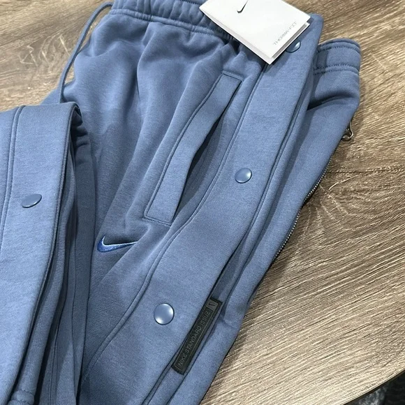 LeBron Standard Issue Therma-FIT Basketball Trousers